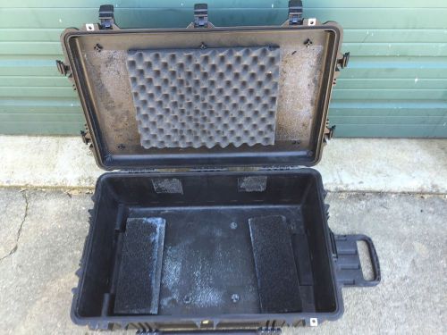 PELICAN Case, Approx. 32&#034;x 20&#034;x 12&#034;.  Handle/Wheels, Very Sturdy