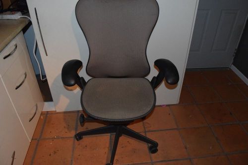 HERMAN MILLER MIRRA ADJUSTABLE CHAIR CAPPUCCINO BACK (Y1)