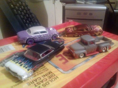 Hotwheels 100% and a shoe box with a super treasure hunt