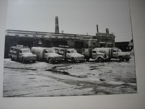 COCA COLA    VINTAGE  DELIVERY  TRUCK   AND  BUSINESS  PHOTO BELLOWS FALLS, VT