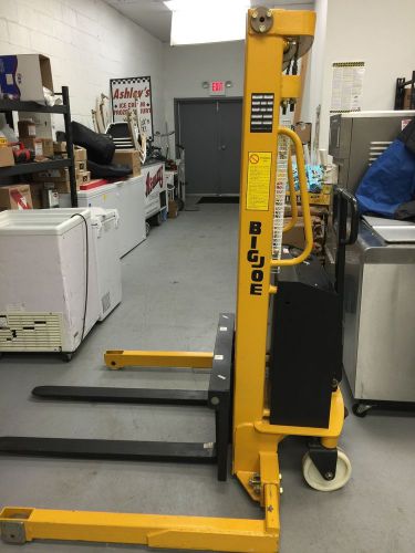 Big Joe Pallet Lift M-22