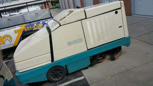 2007 Tennant 8410 Sweeper / Scrubber