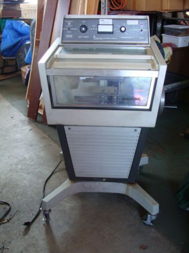 IEC International Equipment Company Minotome Microtome Cryostat Model 120