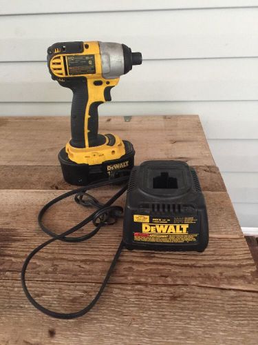 dewalt dc825 1/4 cordless impact 18v Nicd