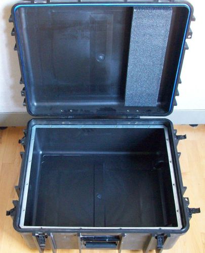 Underwater Kinetics 23.80&#034; x 20.10&#034; x 12.20&#034; Transport Case 1122