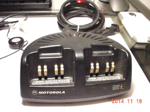 MOTOROLA  VISAR  DUAL SLOT RAPID RATE DESK TOP CHARGER NTN8076A