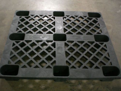 NEW 9 feet plastic pallet -JD41210R02