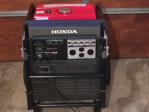 Honda electric start inverter generator eu6500is. 9 hours total use. gasoline for sale