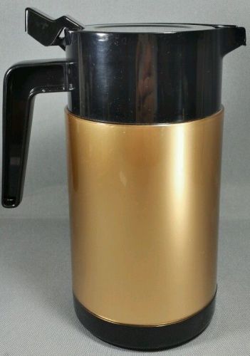 Hormel Poly Lined Carafe with Removable Lid - 40 oz. - Black &amp; Gold