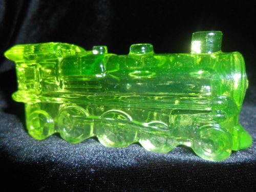 Green Vaseline glass train steam engine uranium yellow canary railroad car RR NR