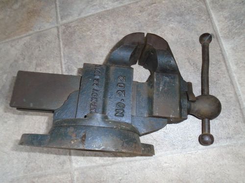 VINTAGE 1930  CHAS A.PARKER NO.202 SWIVEL BASE BENCH VISE Meriden, Connecticut