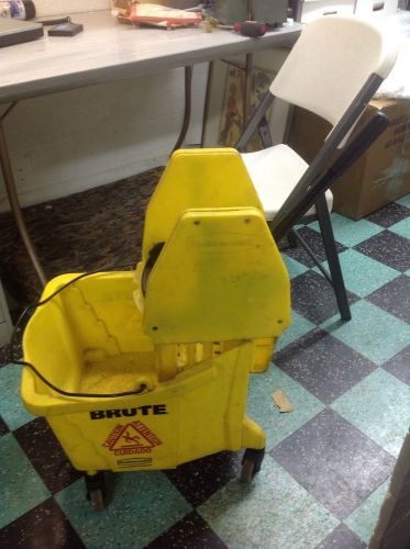 Rubbermaid brute mop bucket and ringer used for sale