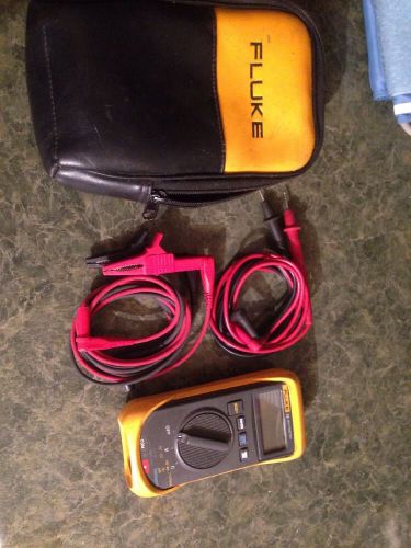 FLUKE 16 MULTIMETER WITH CASE  AND FLUKE LEADS