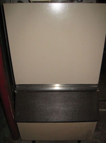 USED SCOTSMAN CME250WE-1A ICE MACHINE WITH BIN Milwaukee WI