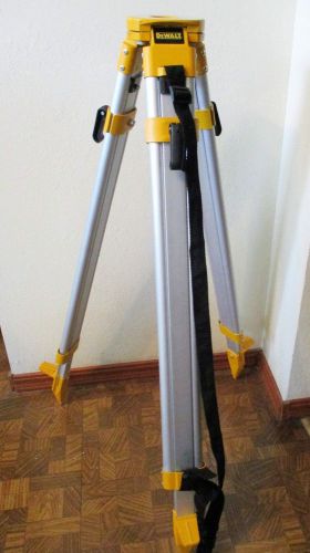 DeWalt Threaded Flat Head Construction Tripod DW0737