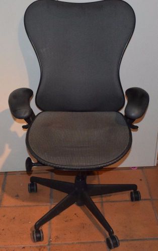 HERMAN MILLER MIRRA ADJUSTABLE CHAIR GREY BACK (Y2)