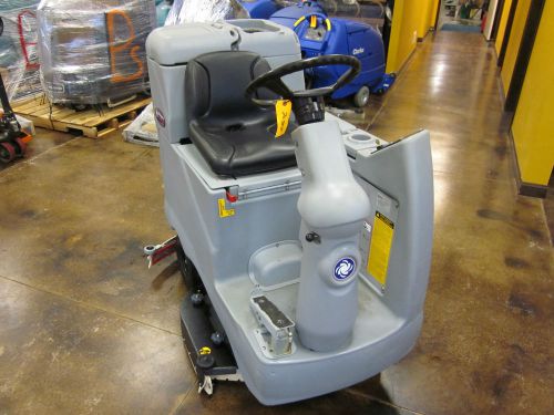 Advance Advenger 2810 Riding Floor Scrubber