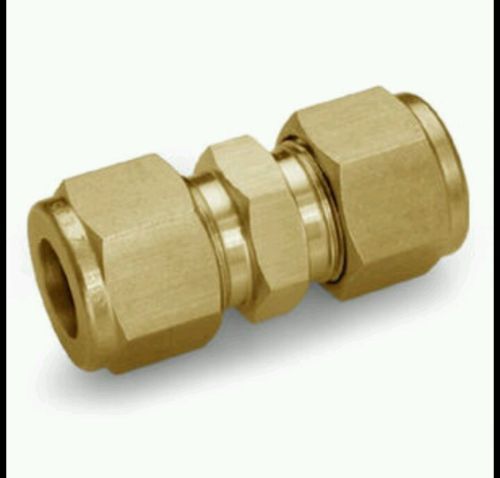 SWAGELOK B-810-6 TUBE UNION 1/2&#034; BRASS TUBE FITTING &lt;B-810-6