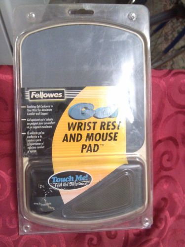 Fellowes Easy Glide Gel Wrist Rest and Mouse Pad &#034;NEW&#034;