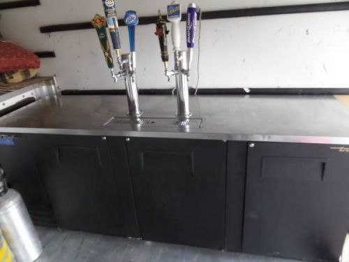 True 90&#034; 3 Doors Kegerator