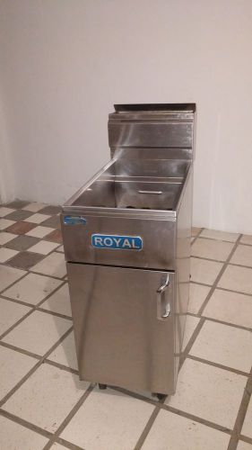 Royal Range RFT-50 50 lb. Floor Gas Fryer