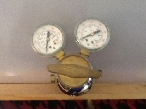 Uniweld RO &#034;R&#034; Series Oxygen Regulator with 2 Gauges