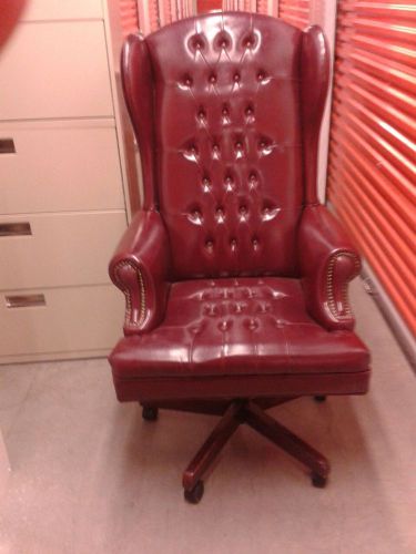 EXECUTIVE CHAIR