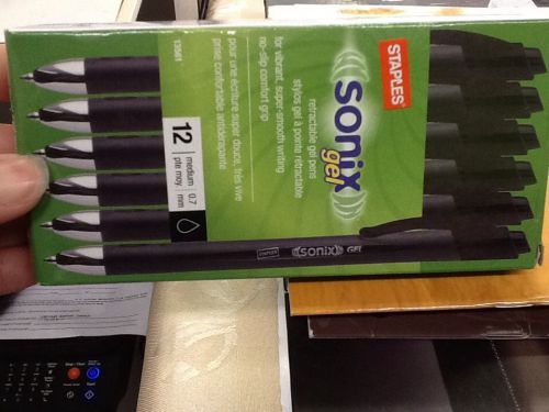 STAPLES Retractable Gel Pens (Sonix Gel) 12 pens in One Box * Black Ink