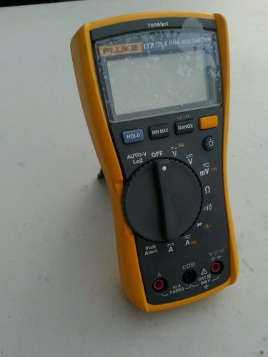 Fluke 117 Multimeter VoltAlert True RMS Meter