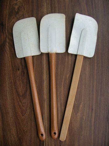 VTG RUBBERMAID COMMERCIAL 14&#034; SPATULA SCRAPER 1905 WOODEN &amp; 2 Hong Kong Lot of 3