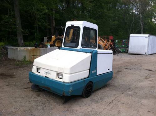 Used Tennant Industrial Ride-on Street Sweeper 1996 Model 385