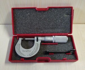0-1&#034; Starrett micrometer with case