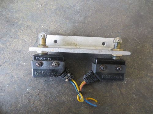 LEADWELL MCV-550E CNC SET OF 2 MOUNTED OMRON BZ-2RQ18-T4-J LIMIT SWITCH