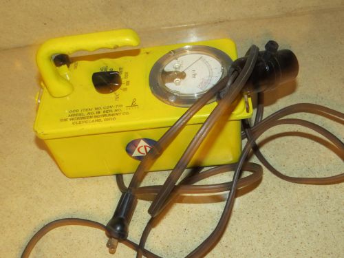 VICTOREEN CDV-715 MODEL 1b  GEIGER COUNTER