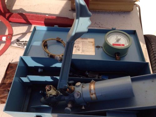 Omega Engineering DWT 1327 D PORTABLE TEST PUMP 10,000-PSI