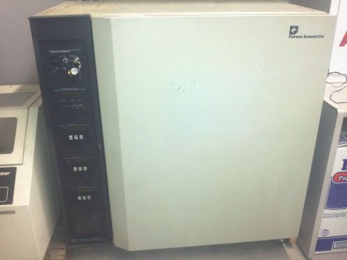 Forma Scientific 3033 CO2 Laboratory Incubator