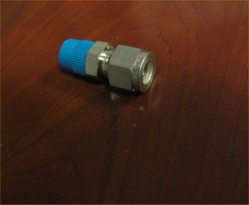 New SS Swagelok Tube Fitting, Male 3/8&#034; Tube OD x 1/4&#034; Male NPT SS-600-1-4