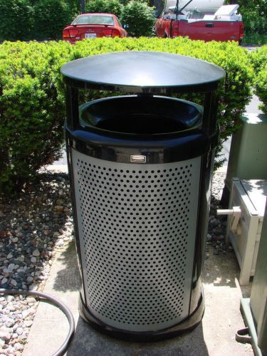 LOT #1 Commercial Outdoor/Indoor Garbage Waste Container Can w Liner Rubbermaid