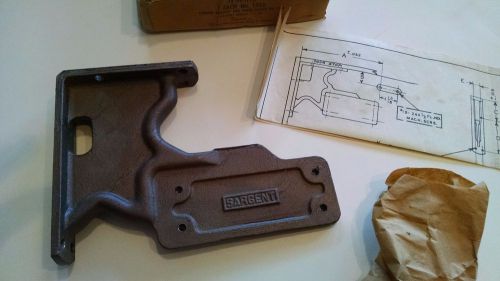 Fenestra 1366 cast iron corner bracket for 1462 door closer for sale