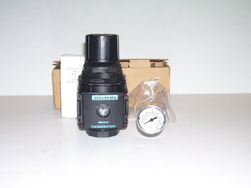 WILKERSON R28-04-FOGO REGULATOR 1/2 INLET 0-125PSI ADJUSTMENT AND GAUGE UNUSED