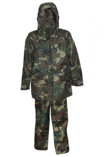 NEW ITALIAN WOODLAND RAINSET. Waterproof. Size Extra-Large.