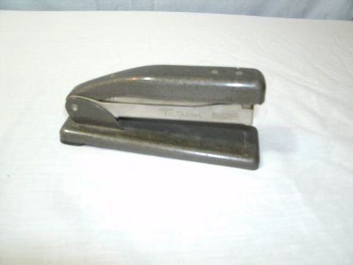 TATUM USA VINTAGE SMALL METAL DESK STAPLER WORKS AS IT SHOLD NICE