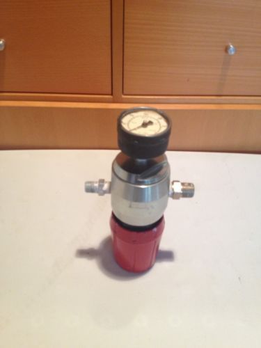 GRACO 217576 High Pressure Fluid Regulator  with Pressure GUAGE Lot 308.