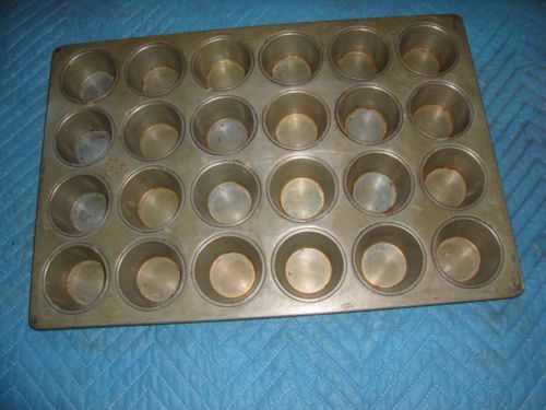 Lockwood, Cincinnati Cupcake Muffin Baking Pan Heavy Duty