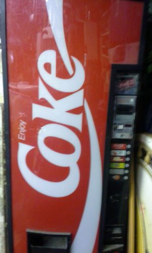 Coke Vending Machince with Dollar Bill Changer