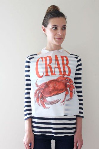 DISPOSABLE CRAB BIBS 100  PLASTIC FREE SHIPPING