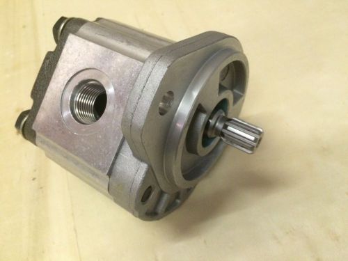 12166091501 ZWEI HYDRAULIC MOTOR  **NEW**