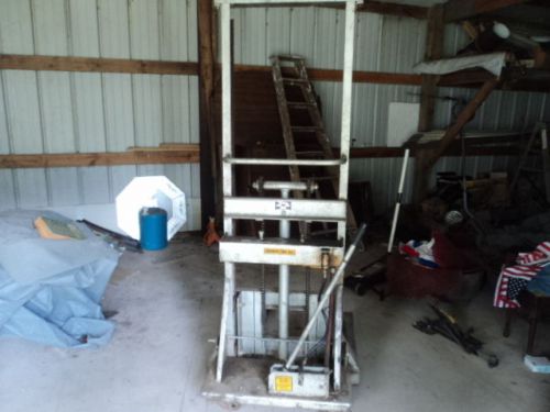 Vintage Tubar  Hydraulic Platform Lift-1000-lb Cap