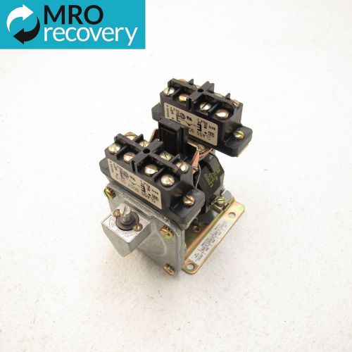 Square D Timing Relay Class 9050 600VAC A022E Ser. A *New No Box*