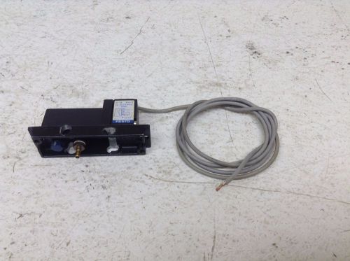 Festo Pneumatic PEN-M5 8825 Pressure Switch 12-30 VDC PENM5